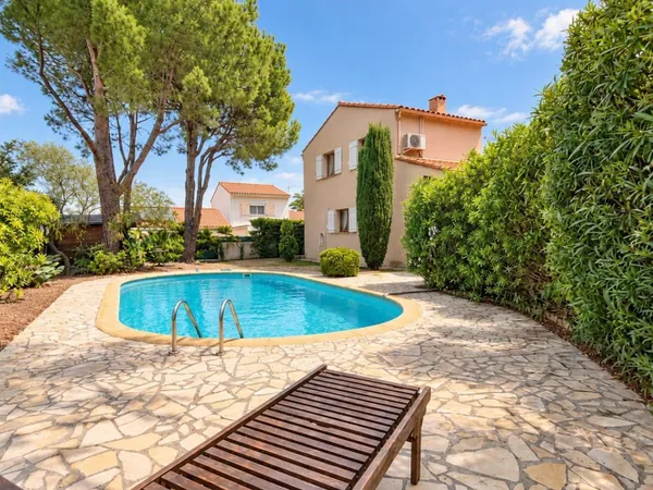 VILLELONGUE-DELS-MONTS (66740) - Villa 4 faces avec piscine, au pied des Albères