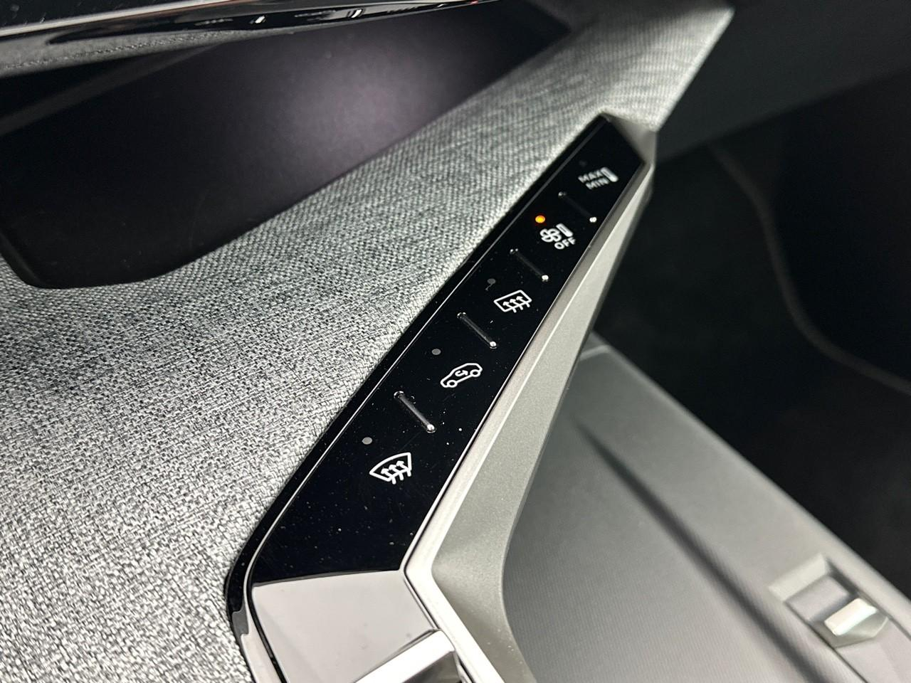 Peugeot 3008 hybrid 145 e-dcs6 gt — photo 32