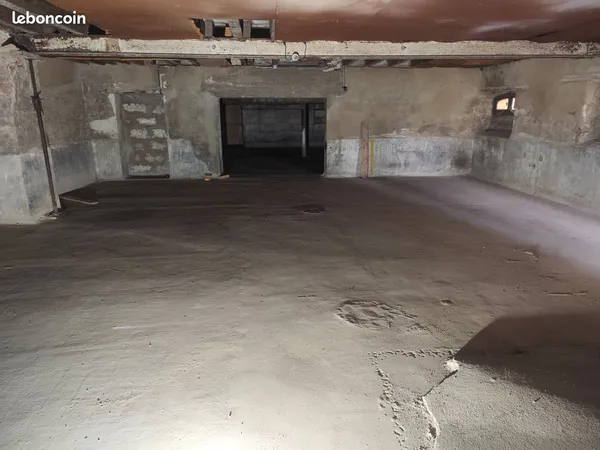 Grand garage 180m2