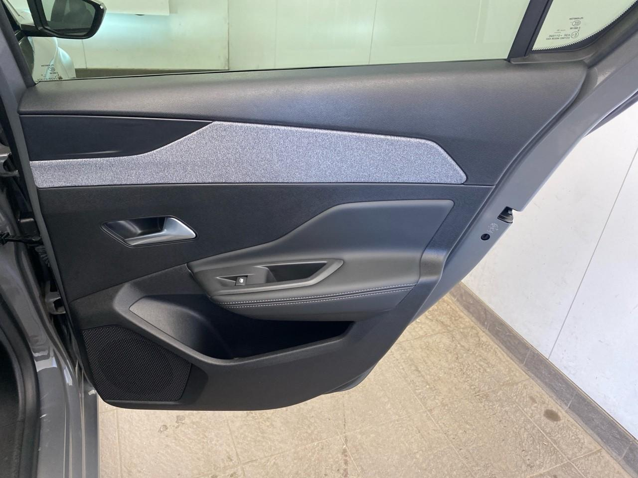 Peugeot 308 hybrid 136 e-dcs6 allure — photo 24