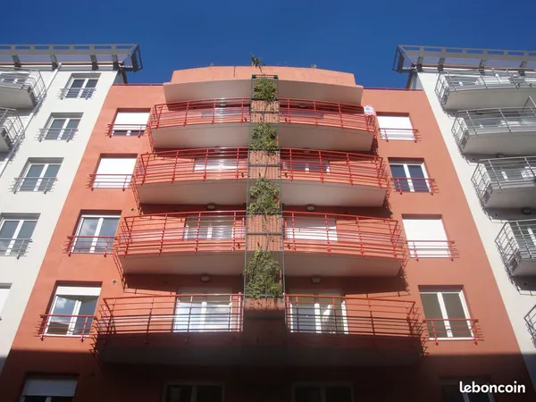 Appartement Nice Riquier - T2 de 41m² avec piscine, balcon, parking et clim réversible