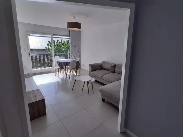 Loue chaleureux T2 meublé - 50 m² avec Terrasse + Cave + Parking (Proche Lac)