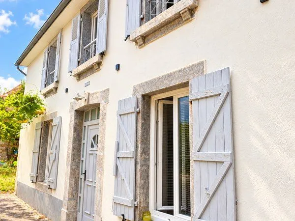 🏡 Maison de 90 m² avec piscine semi enterrée, terrasse, terrain de 587 m² et dépendance de 80 m² - S
