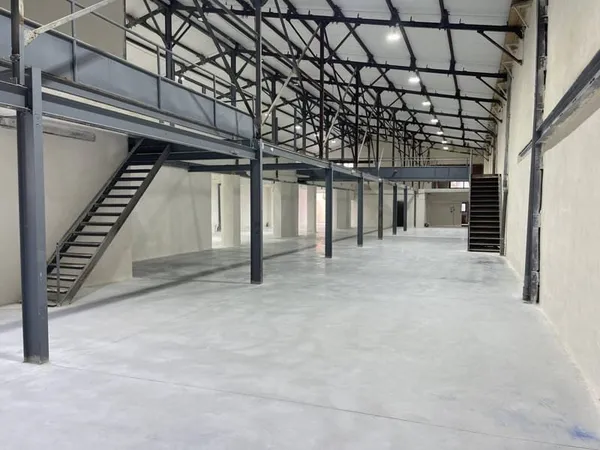 Local d'activité 1000 m²
