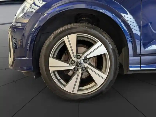 Audi Q2 35 tfsi 150ch design s tronic 7 — photo 11