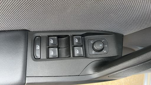 Seat Leon 1.0 TSI 110 - Business – 2022 – 63971 km – Essence – Boîte Manuelle — photo 3