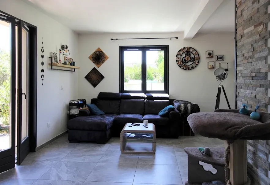 Photo 3