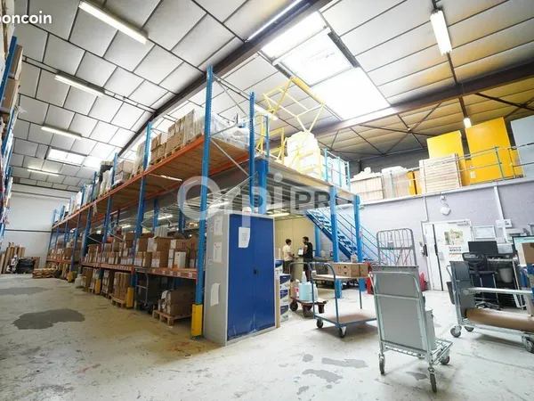 Local d'activité 672 m²