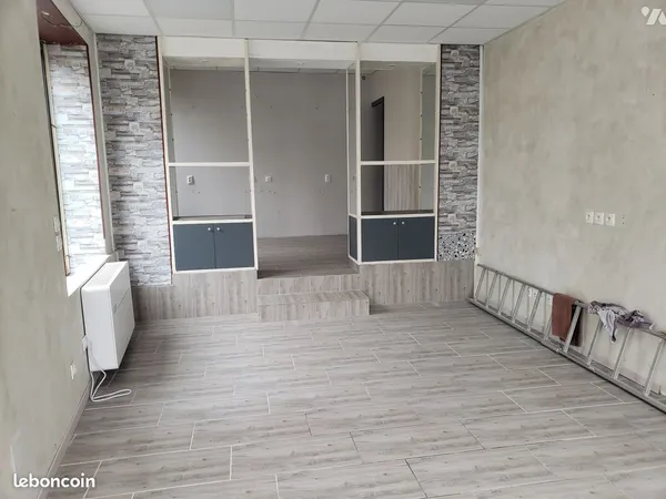 Local d'Activités 42 m² CEZY