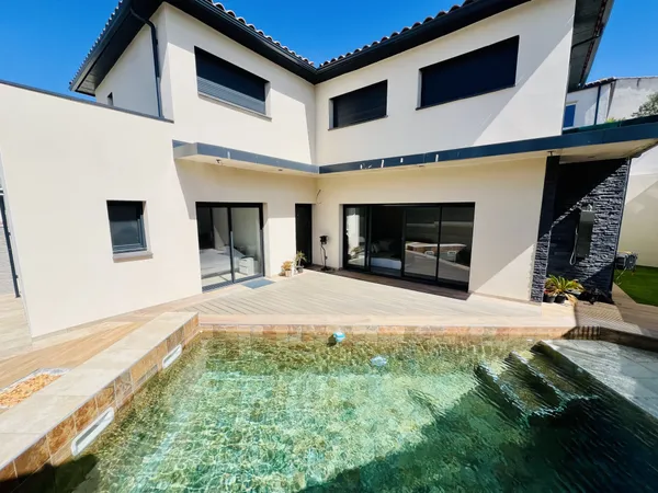 Vente villa T5 contemporaine - garage - piscine