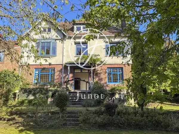 Maison 11 pièces 285 m²