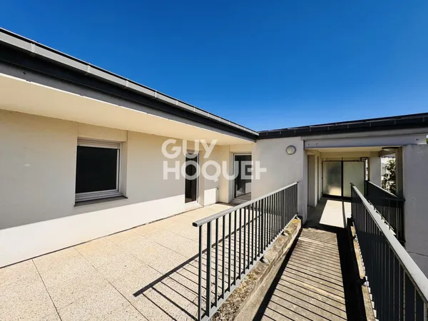 A LOUER APPARTEMENT T4 - REIMS POMMERY - DERNIER ETAGE