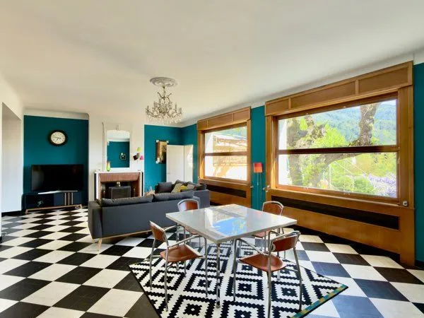 Maison de caractère de 185 m² avec jardin, terrasses et dépendances Centre de Nyons