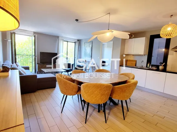 Appartement T4 de 91m², refait à neuf en 2011, emplacement prisé, 6 couchages bon rendement locatif.