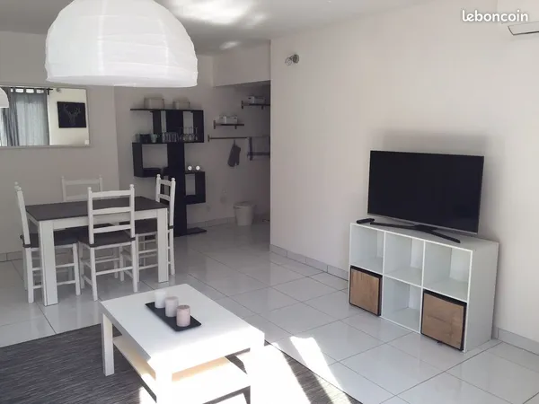 Louer Studio meublé entièrement rénové - Aix en Provence
