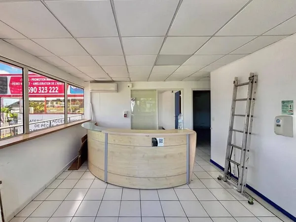Local commercial 140 m²