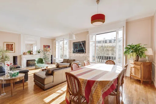 Appartement 9 pièces 284 m²