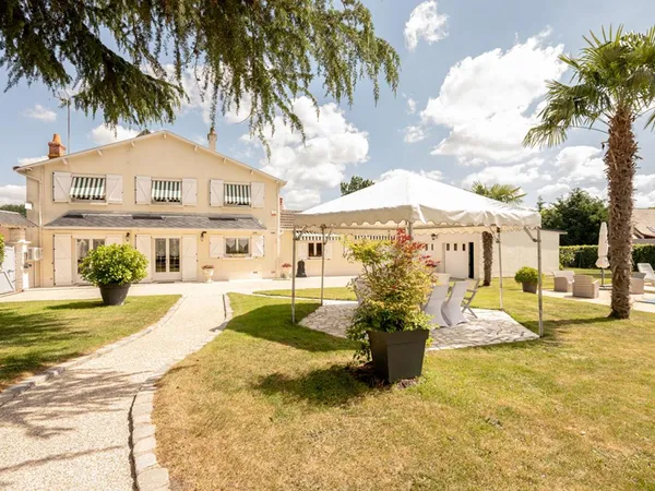 LIEUX UNIQUES ® - PROPRIÉTÉS PRIVÉES PROPOSE MAISON DE 118 M² SUR UN TERRAIN DE 2661 M² PROXIMITÉ C0