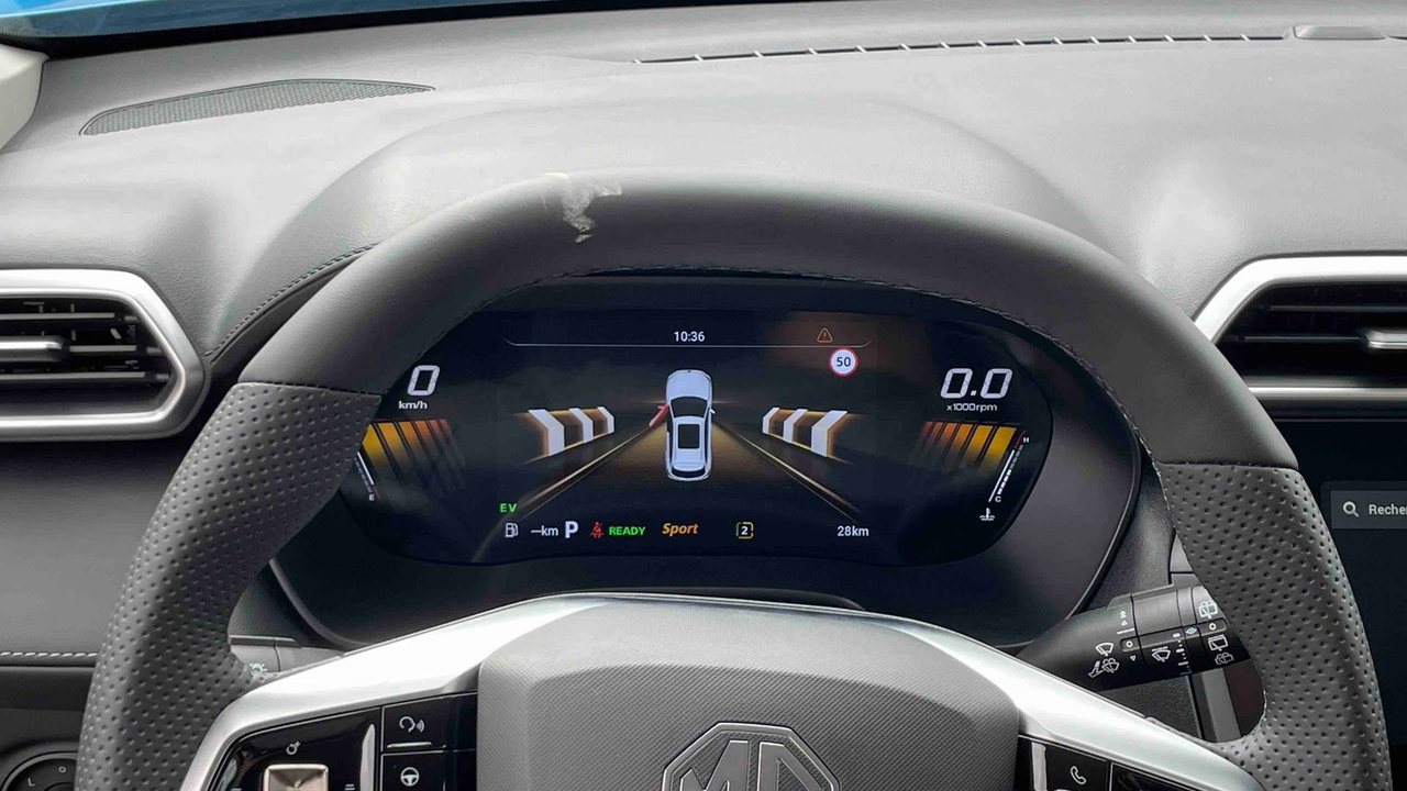 MG ZS 1.5 L Hybrid+ 197 ch — photo 15