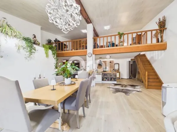 Maison 6 pièces 240 m²