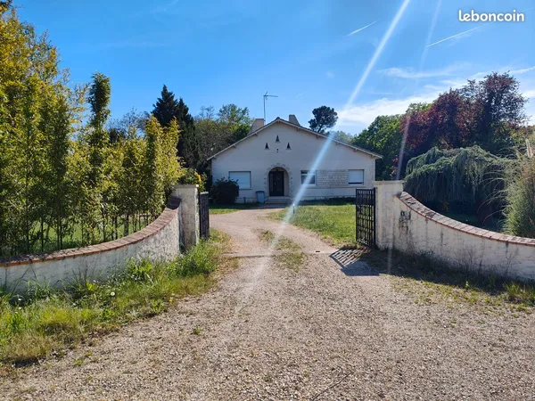 Pavillon avec piscine