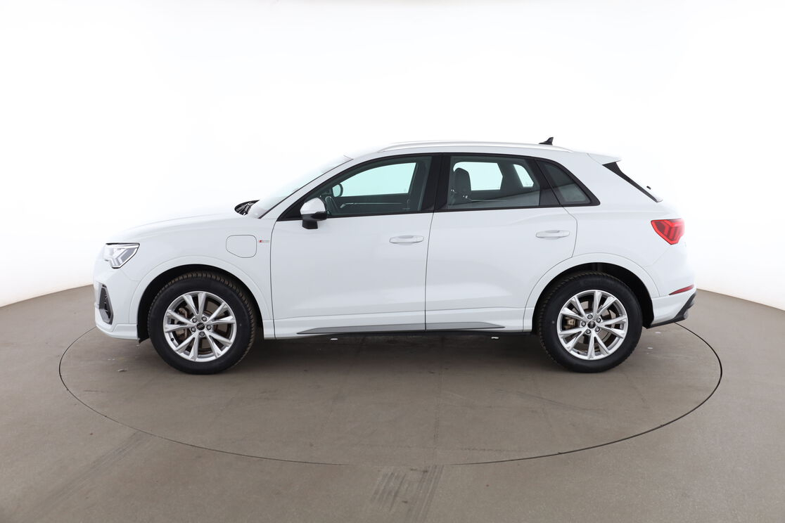Audi Q3 45 TFSIe S Line S Tronic — photo 2