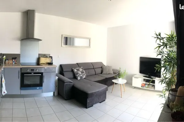Location T2 44 m2 chateaubanne