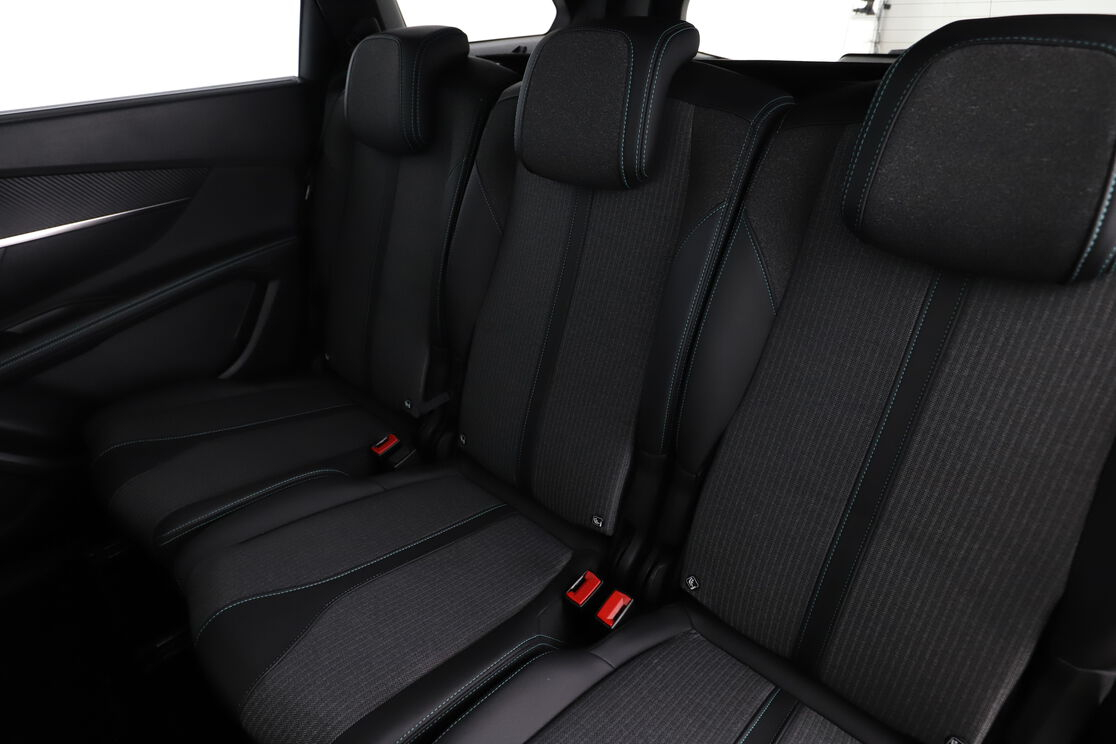Peugeot 5008 1.2 Hybrid Allure Pack e-DCS6 — photo 13