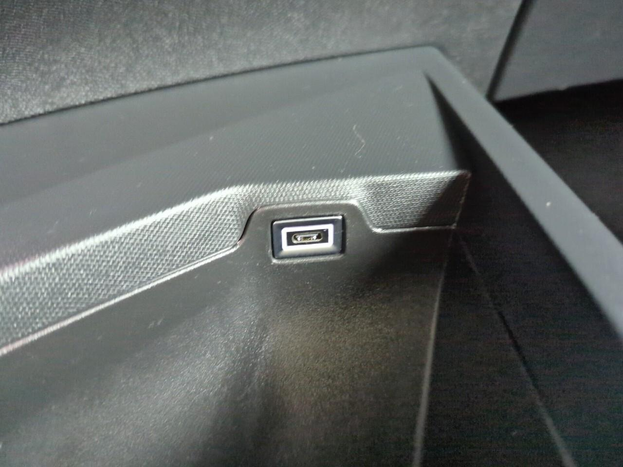 Peugeot 5008 hybrid 136 e-dcs6 allure — photo 24