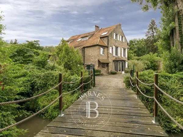 Ancien moulin du 12ème siècle à vendre - Gif sur Yvette - Piscine - Terrain de 2.5 hectares