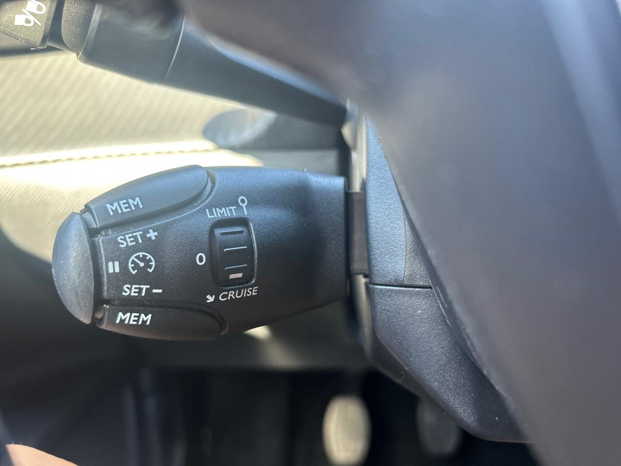 Peugeot 2008 1.2 puretech 100ch s&s active — photo 15