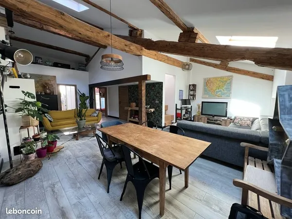 Dispo 2 MOIS du 1er septembre au 31 octobre, Loft unique au coeur historique de Thonon
