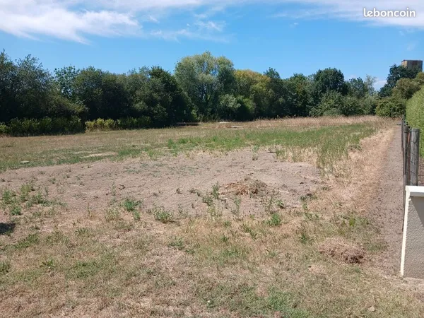 Terrain constructible vivy 1328 m2