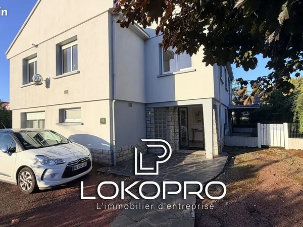 Local 240 m² Cholet