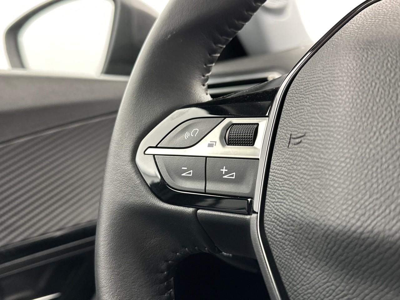 Peugeot 2008 puretech 100 s&s bvm6 allure — photo 17