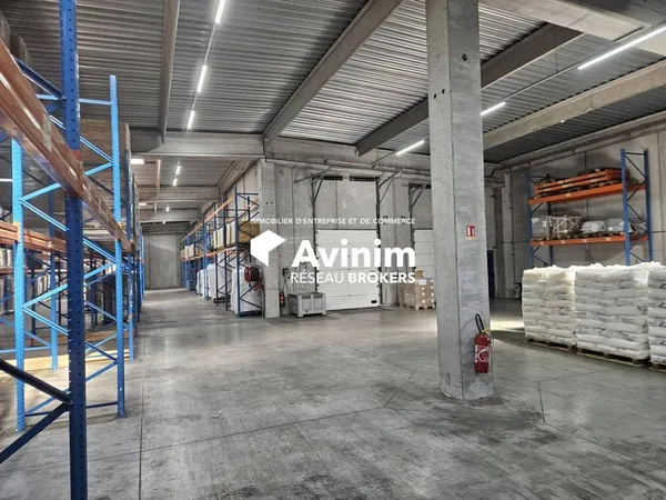 Entrepôt 3022 m²