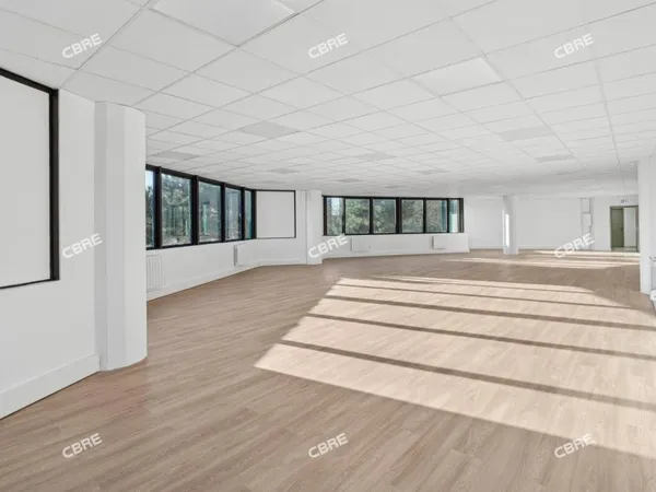 Bureau 121 m²