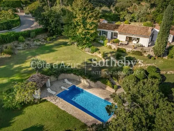 Villa 9 pièces 205 m²