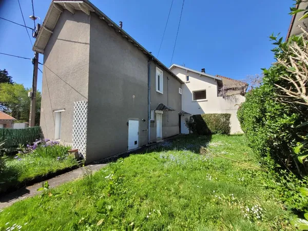 LIMOGES petite rue calme / secteur résidentiel : maison de v