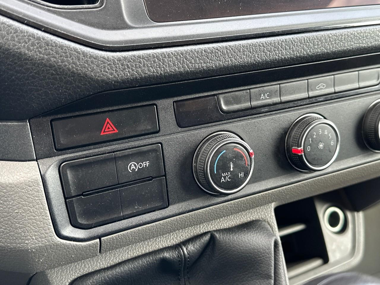 Volkswagen Crafter van 35 l3h3 2.0 tdi 140 ch business — photo 29