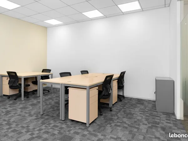 Bureau en espace ouvert à louer pour 15 personnes à LA DÉFENSE, Tour Ariane Puteaux