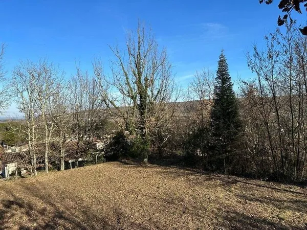 Terrain 716 m²