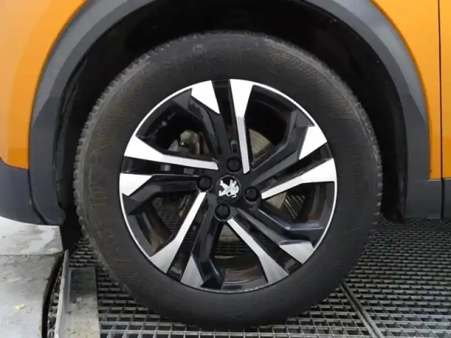 Peugeot 2008 1.2 puretech 130ch s&amp;s allure pack — photo 10