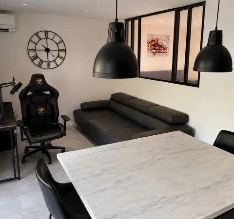 Location T1bis climatisé Aix en Provence avec balcon sans vis à vis