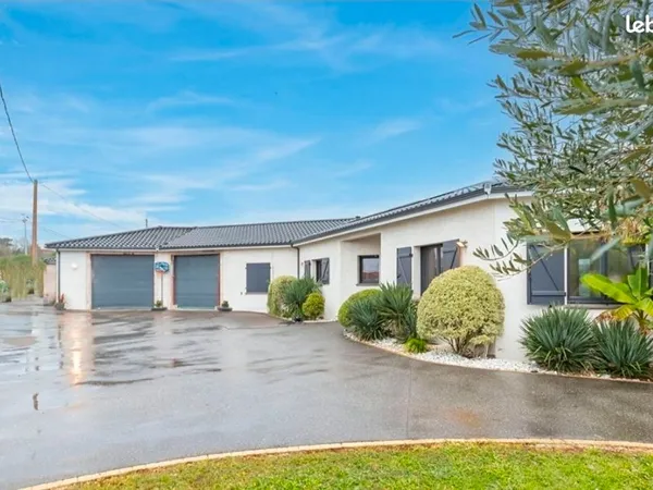 VILLA CONTEMPORAINE 245 m² - 6 CHAMBRES - PISCINE - TERRAIN 1 800 m² - GARAGE 100 m² - LE FAU