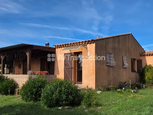 Maison individuelle de PLAIN-PIED avec 2 chambres et Studio