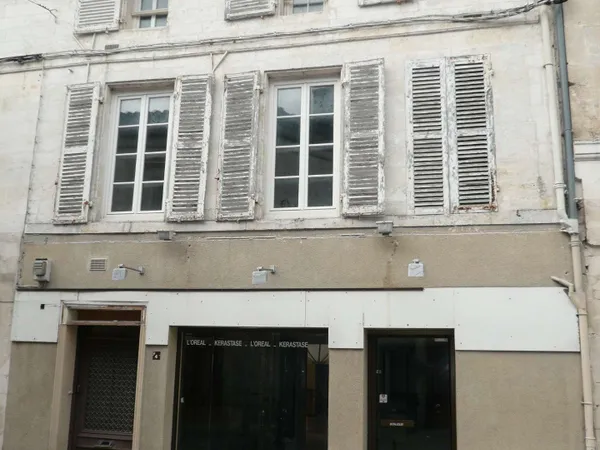 A vendre local commercial rue piétonne de Cognac