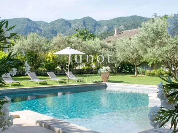 Maison 9 pièces 450 m²