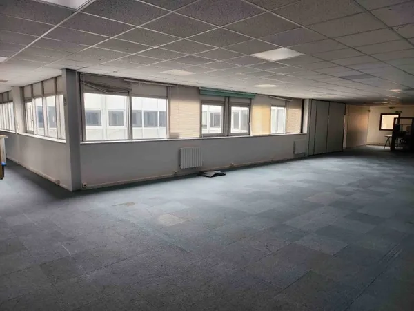 Bureau 600 m²