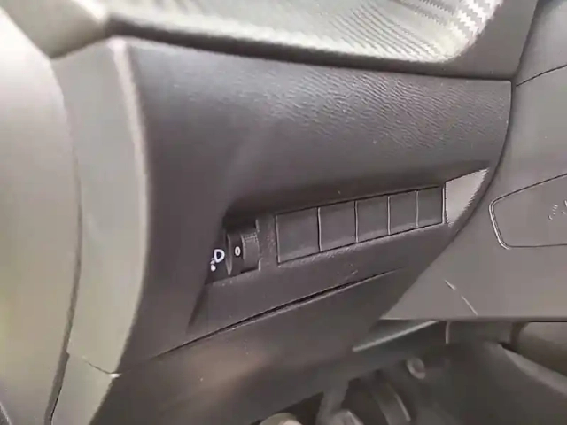 Peugeot 208 puretech 100 s&amp;s bvm6 — photo 26